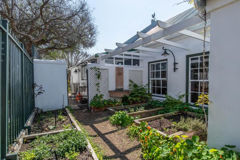 3 Bedroom Property for Sale in Lakeside Western Cape